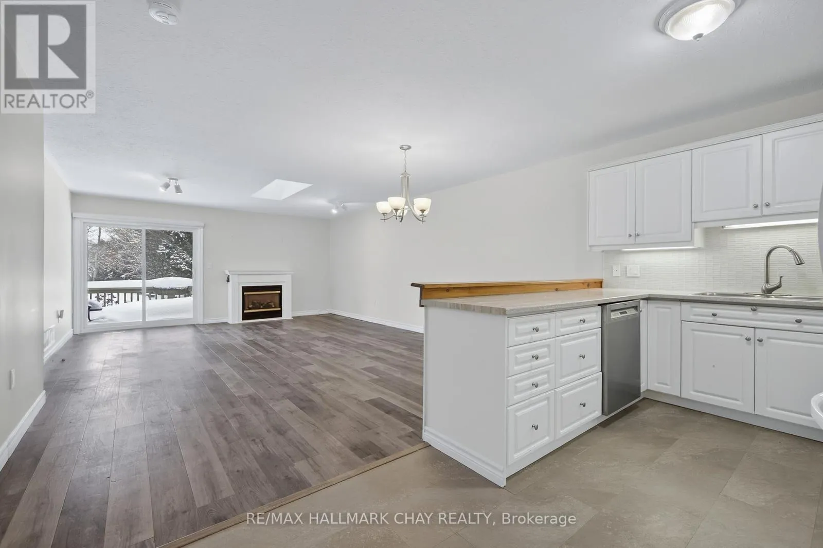 11 - 275 HURON STREET