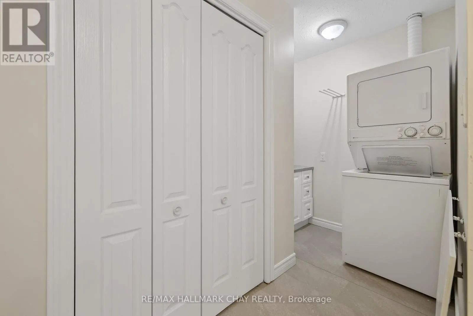 11 - 275 HURON STREET