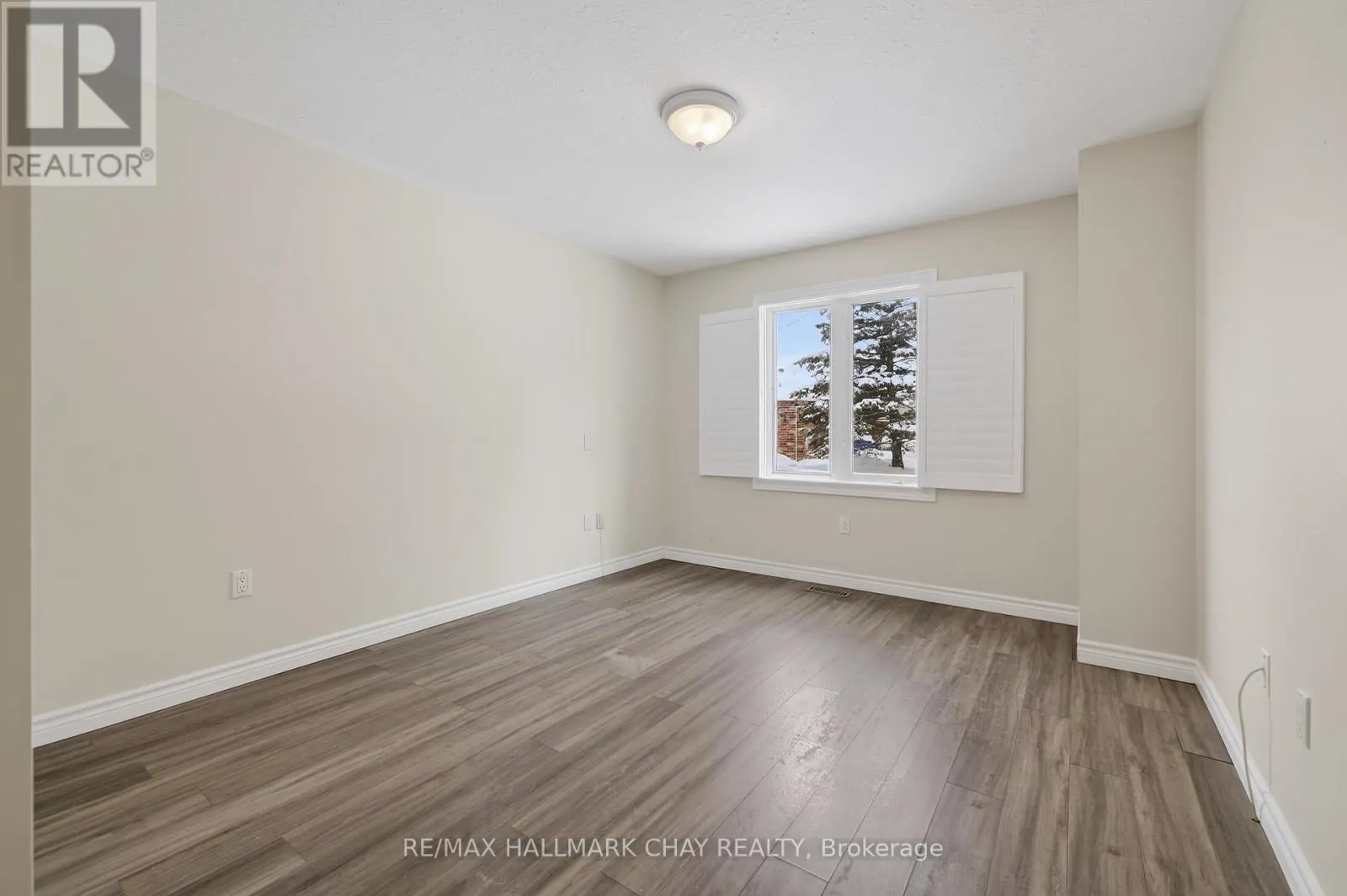 11 - 275 HURON STREET