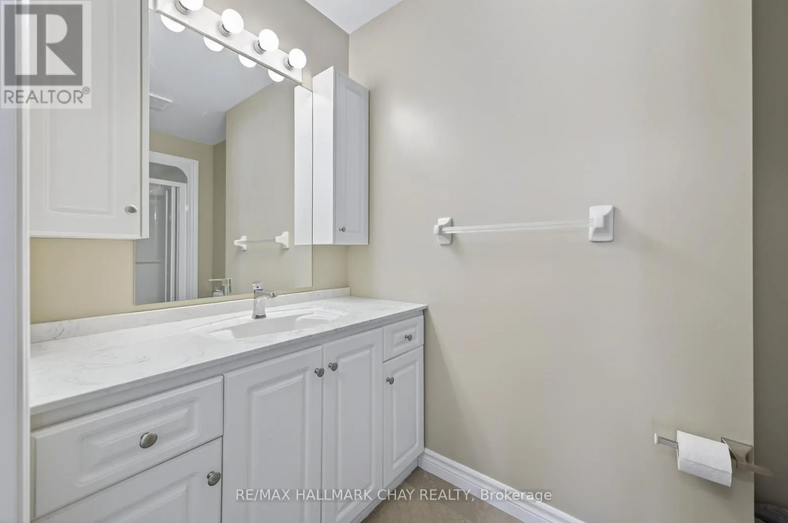 11 - 275 HURON STREET