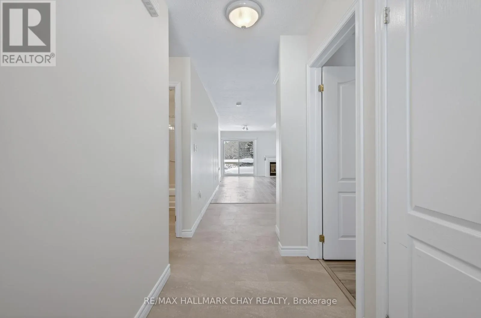 11 - 275 HURON STREET