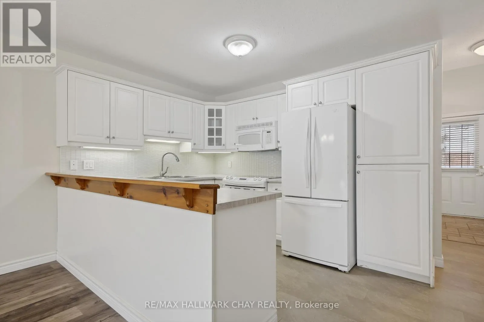 11 - 275 HURON STREET