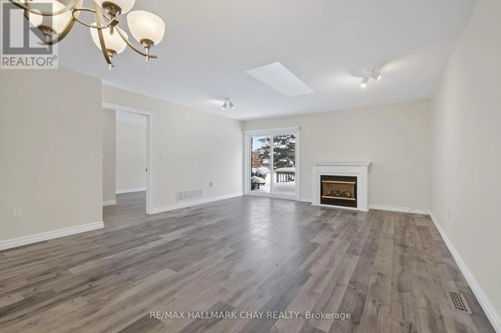 11 - 275 HURON STREET
