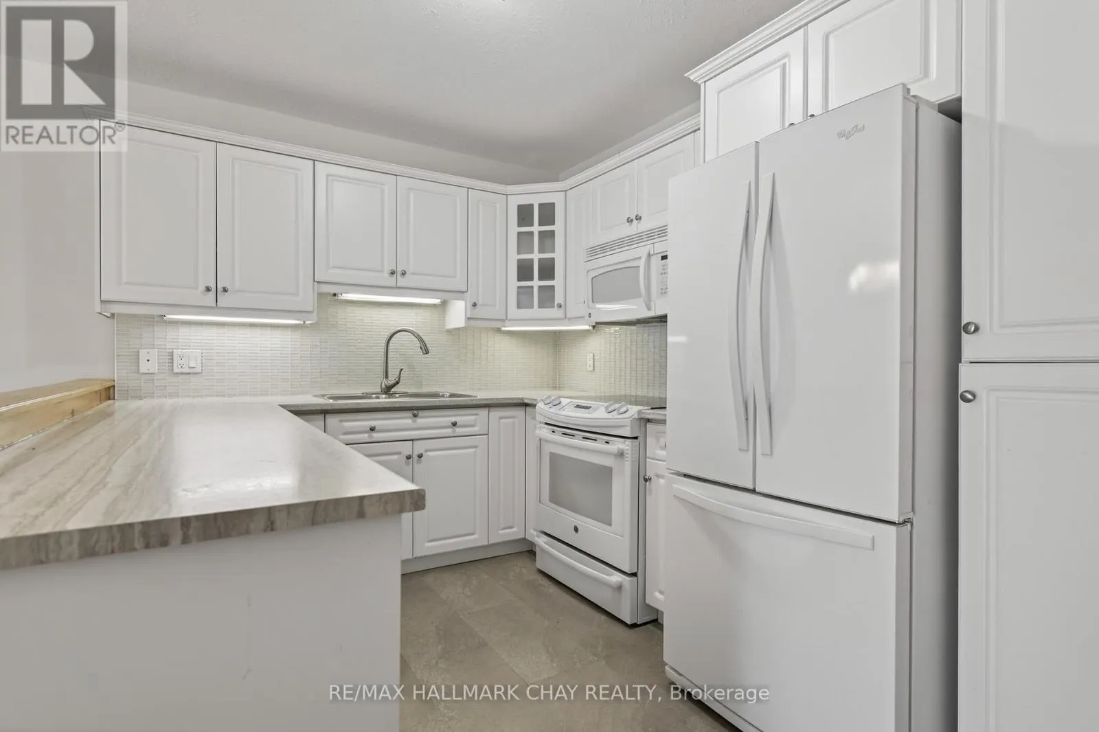 11 - 275 HURON STREET