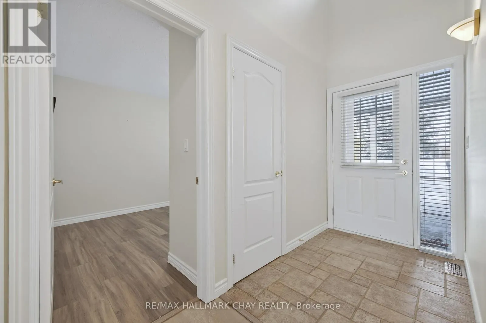 11 - 275 HURON STREET