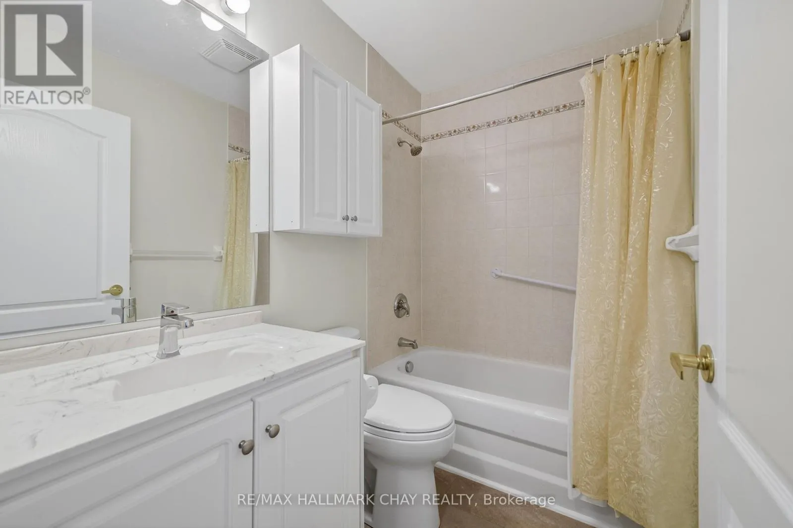 11 - 275 HURON STREET