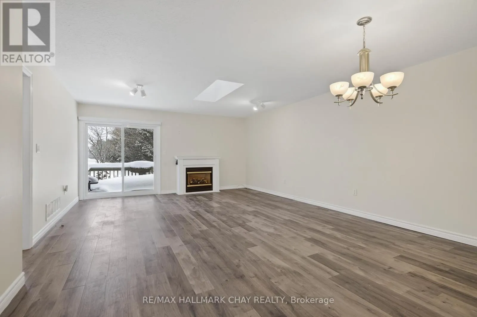 11 - 275 HURON STREET