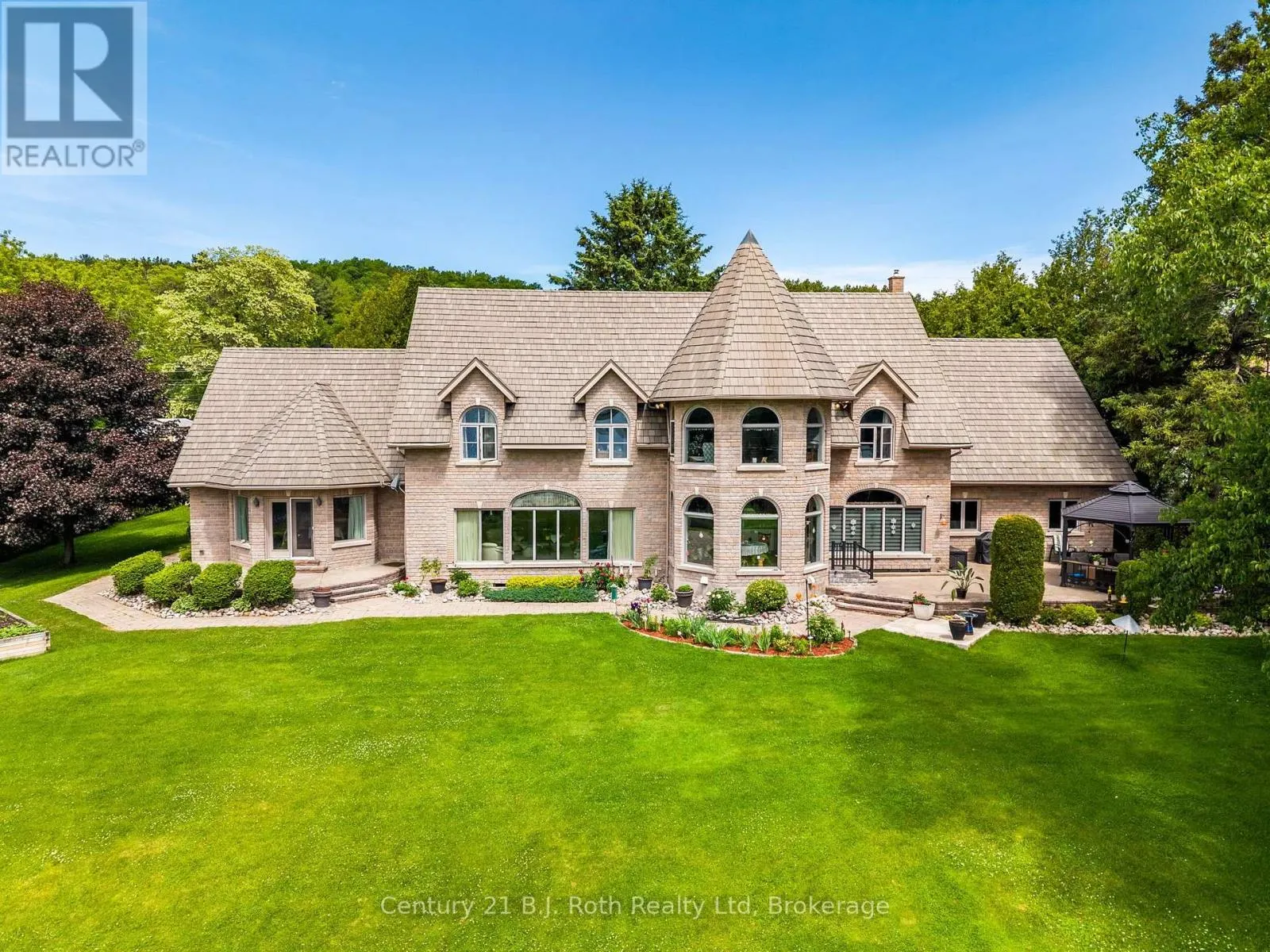 339 CHAMPLAIN ROAD