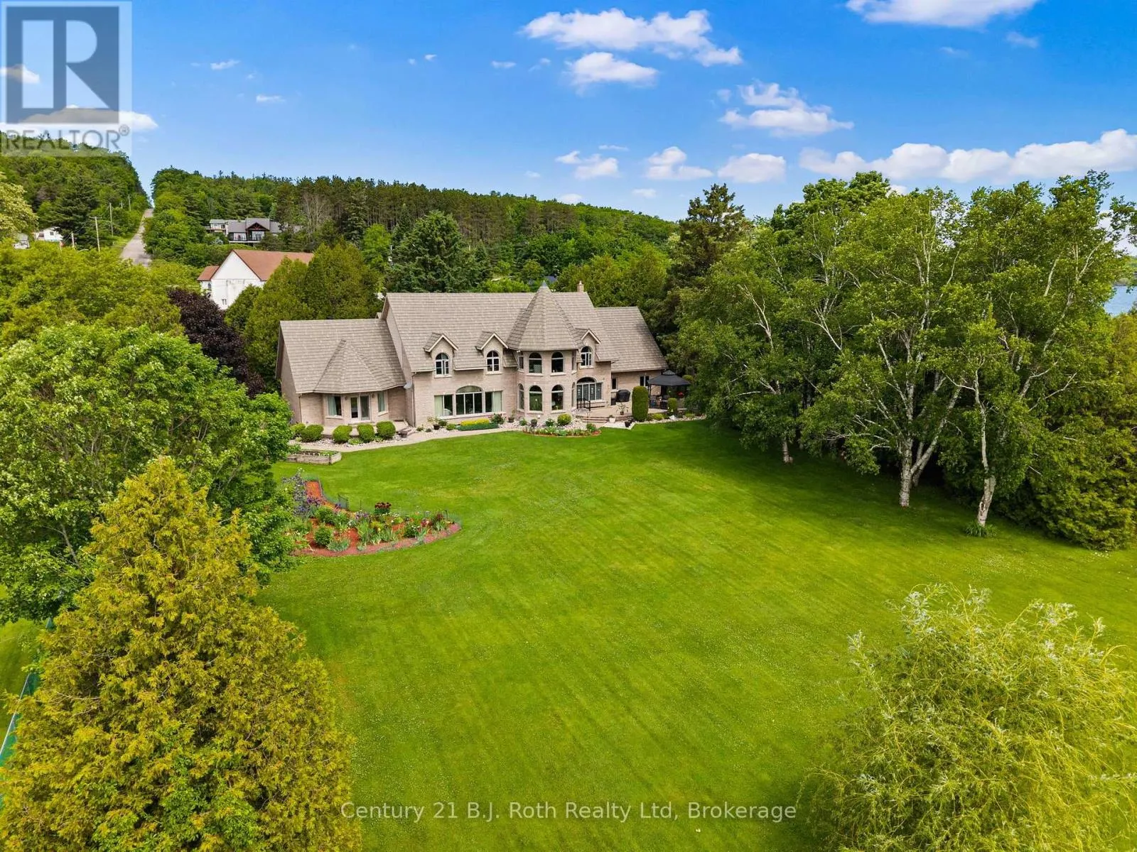 339 CHAMPLAIN ROAD