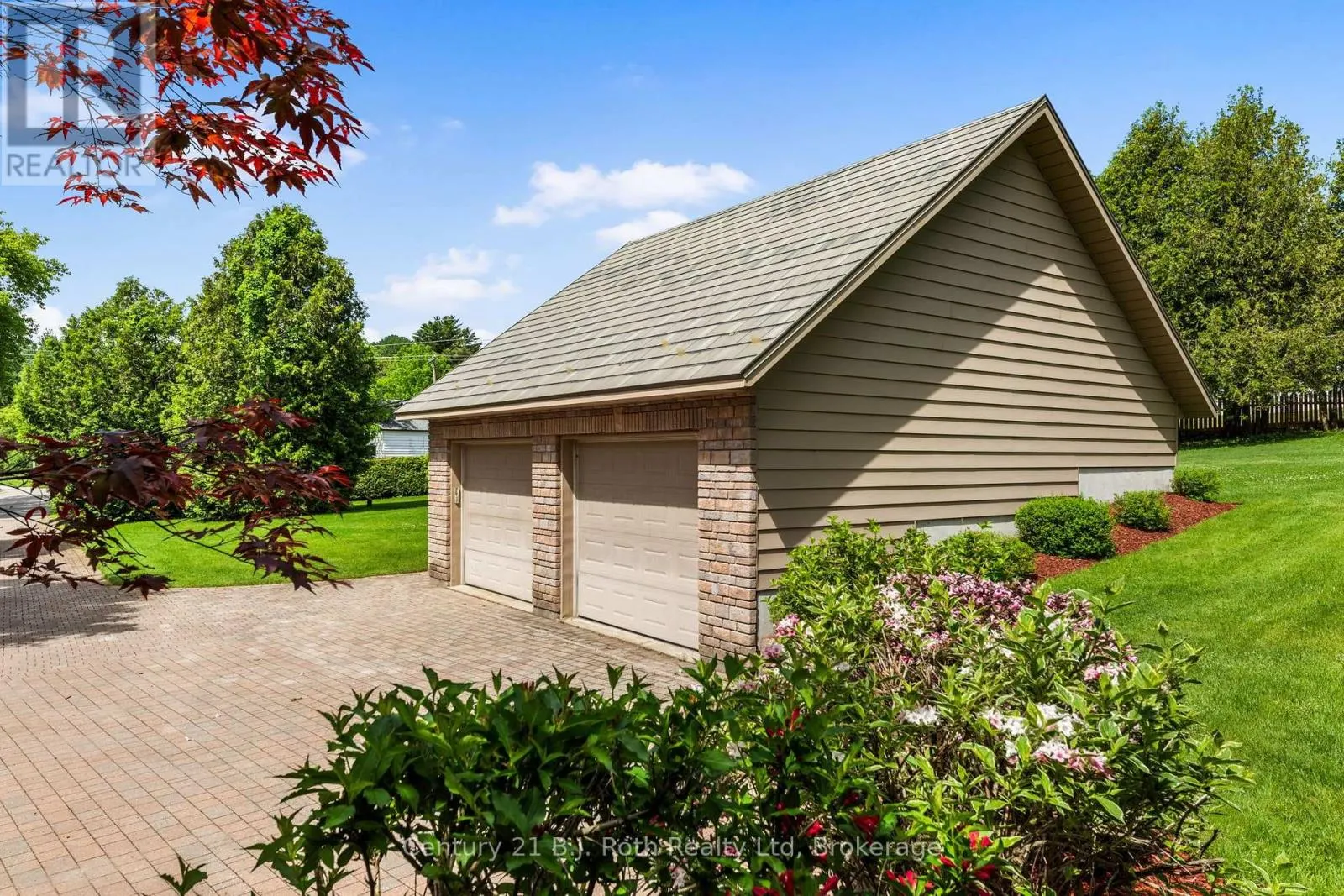 339 CHAMPLAIN ROAD