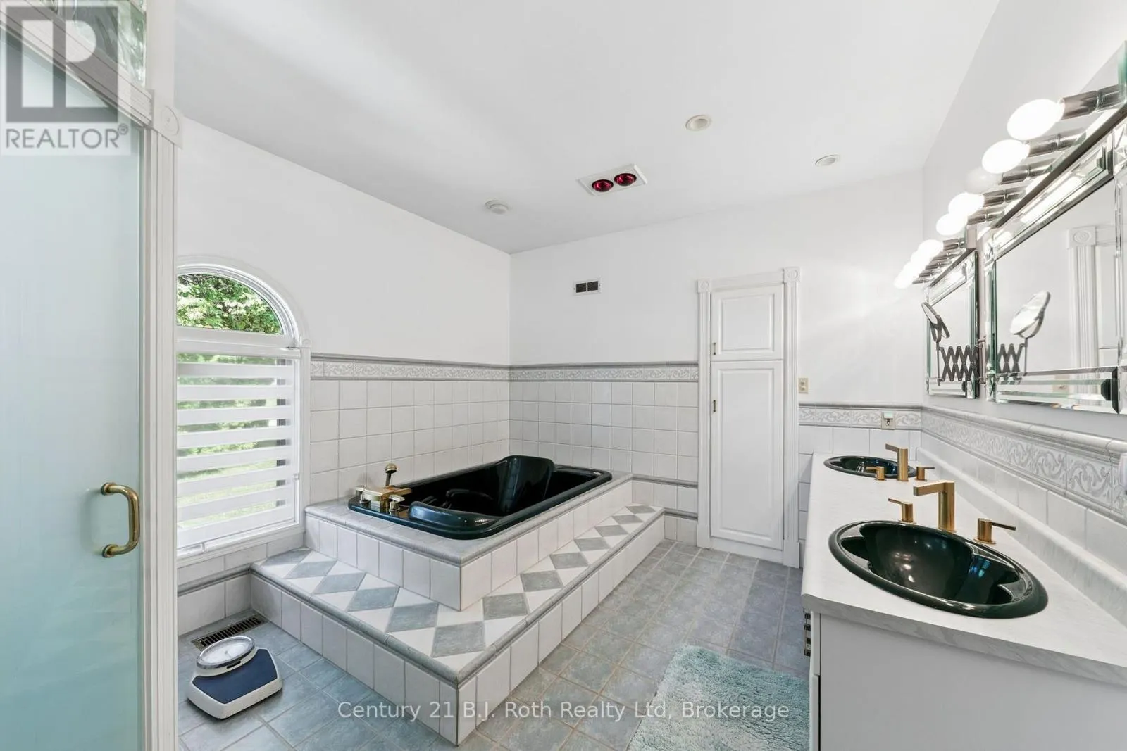 339 CHAMPLAIN ROAD