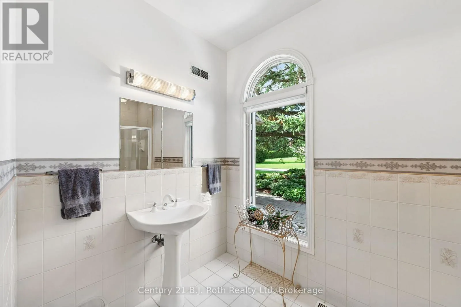 339 CHAMPLAIN ROAD
