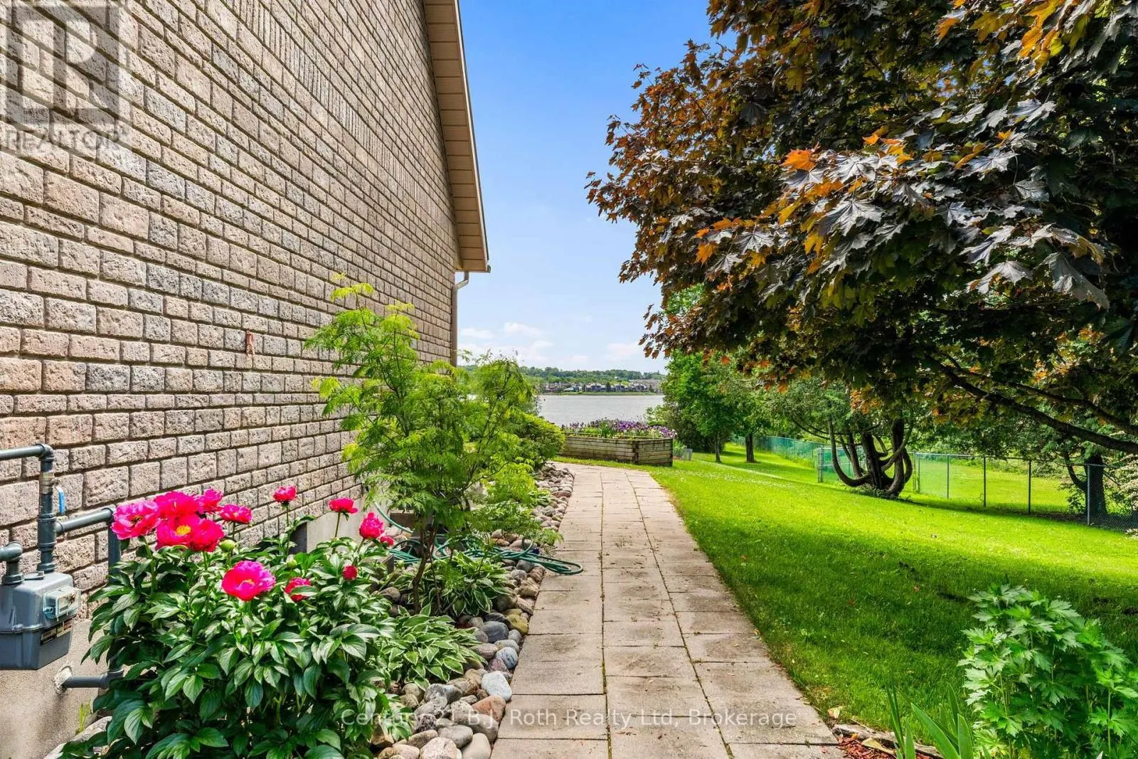 339 CHAMPLAIN ROAD