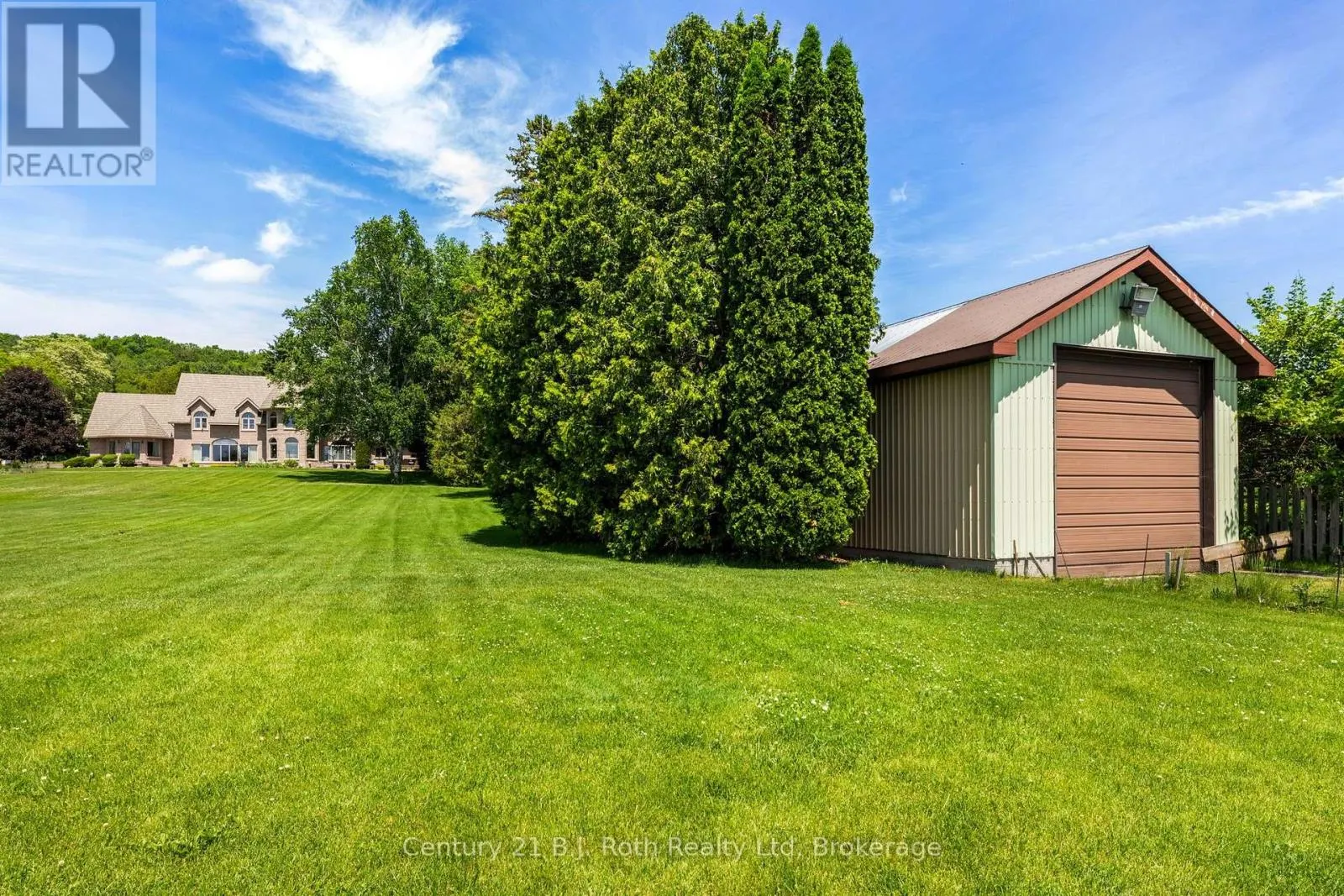 339 CHAMPLAIN ROAD