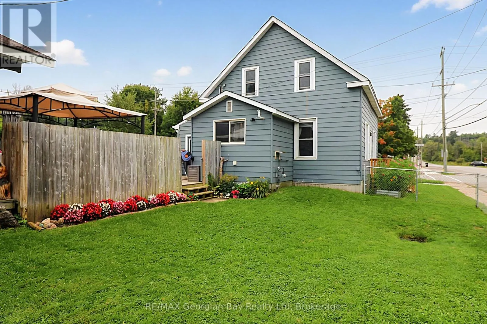 154 ROBERT STREET W
