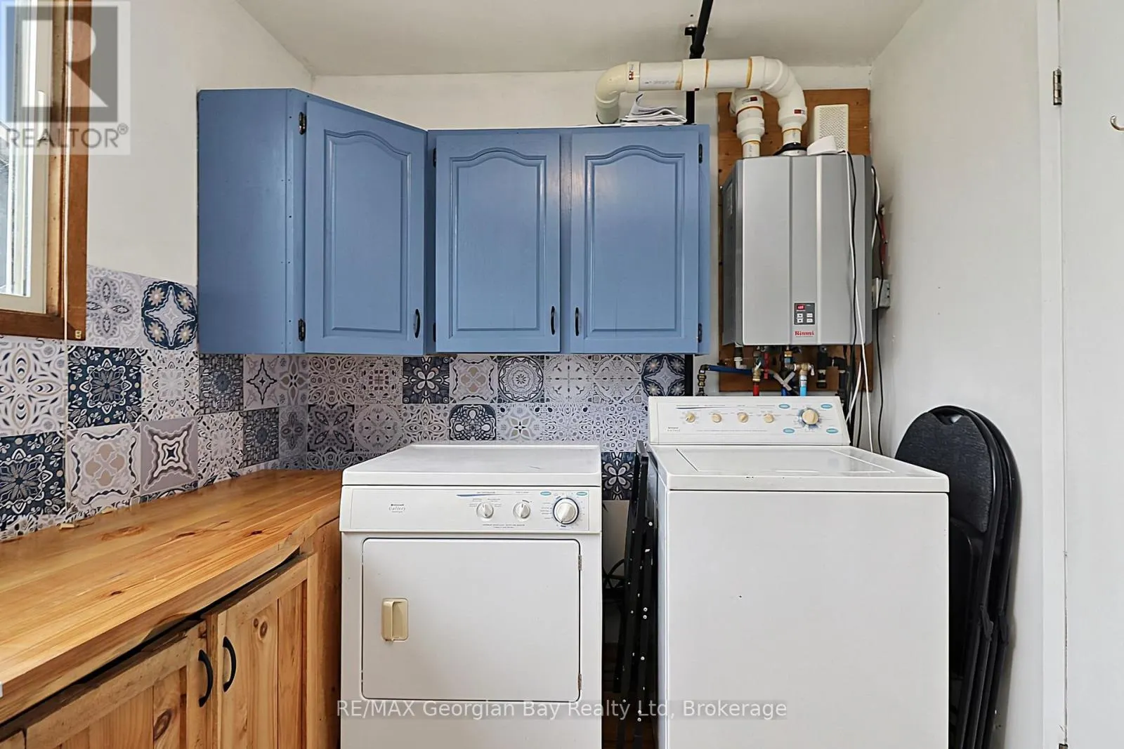 154 ROBERT STREET W