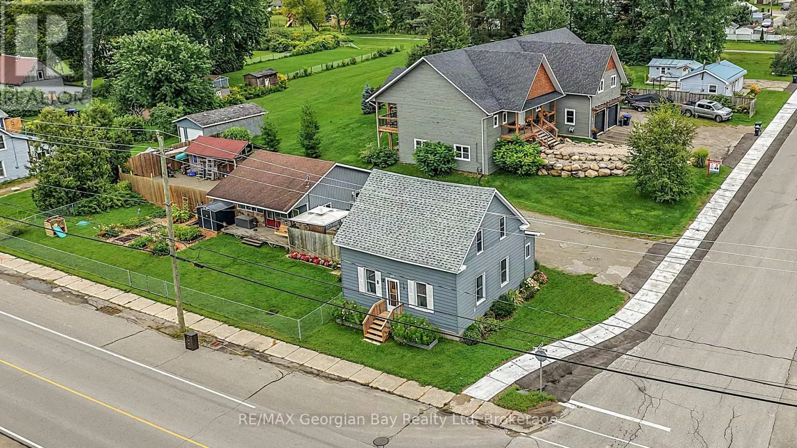 154 ROBERT STREET W