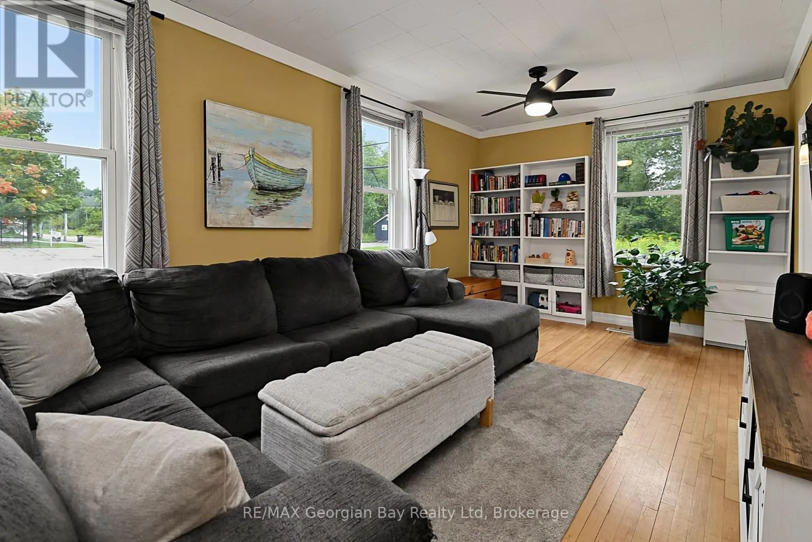 154 ROBERT STREET W