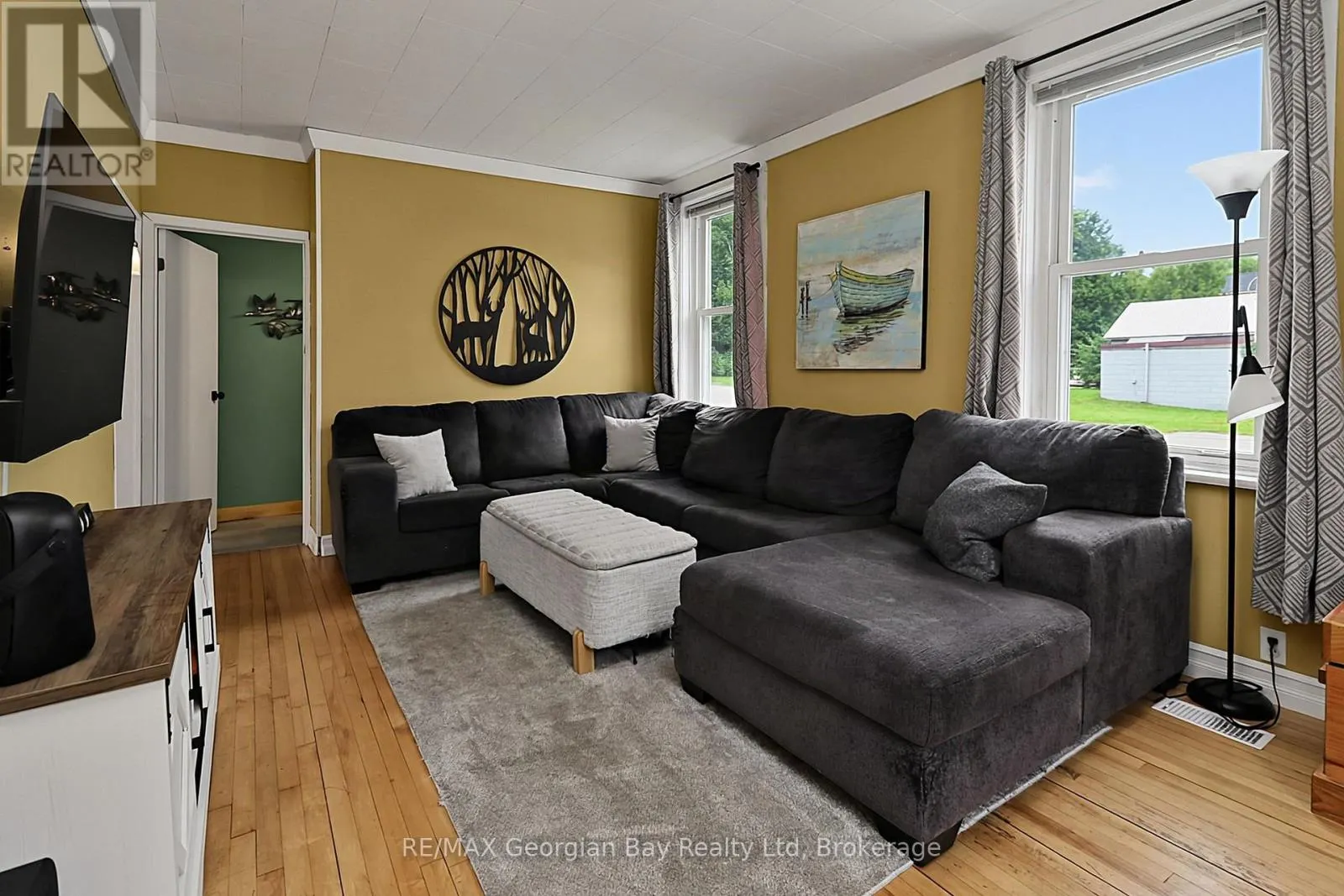 154 ROBERT STREET W