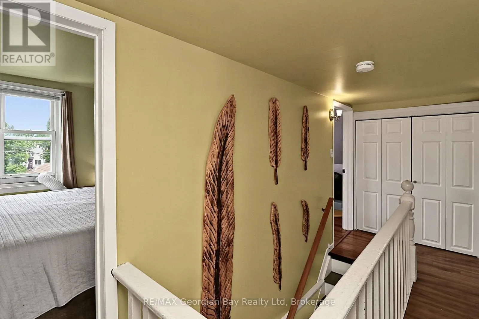 154 ROBERT STREET W
