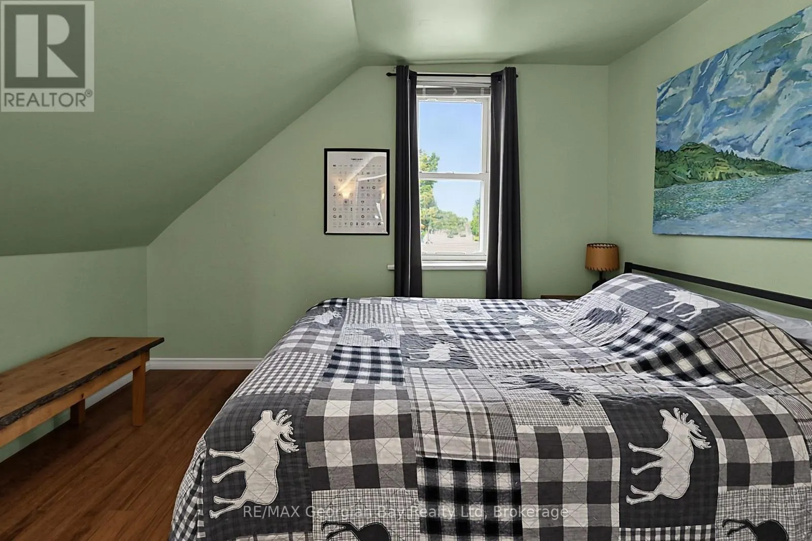 154 ROBERT STREET W