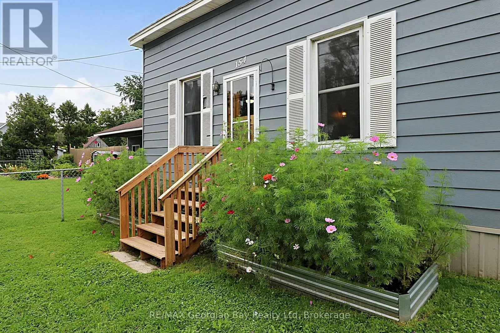 154 ROBERT STREET W