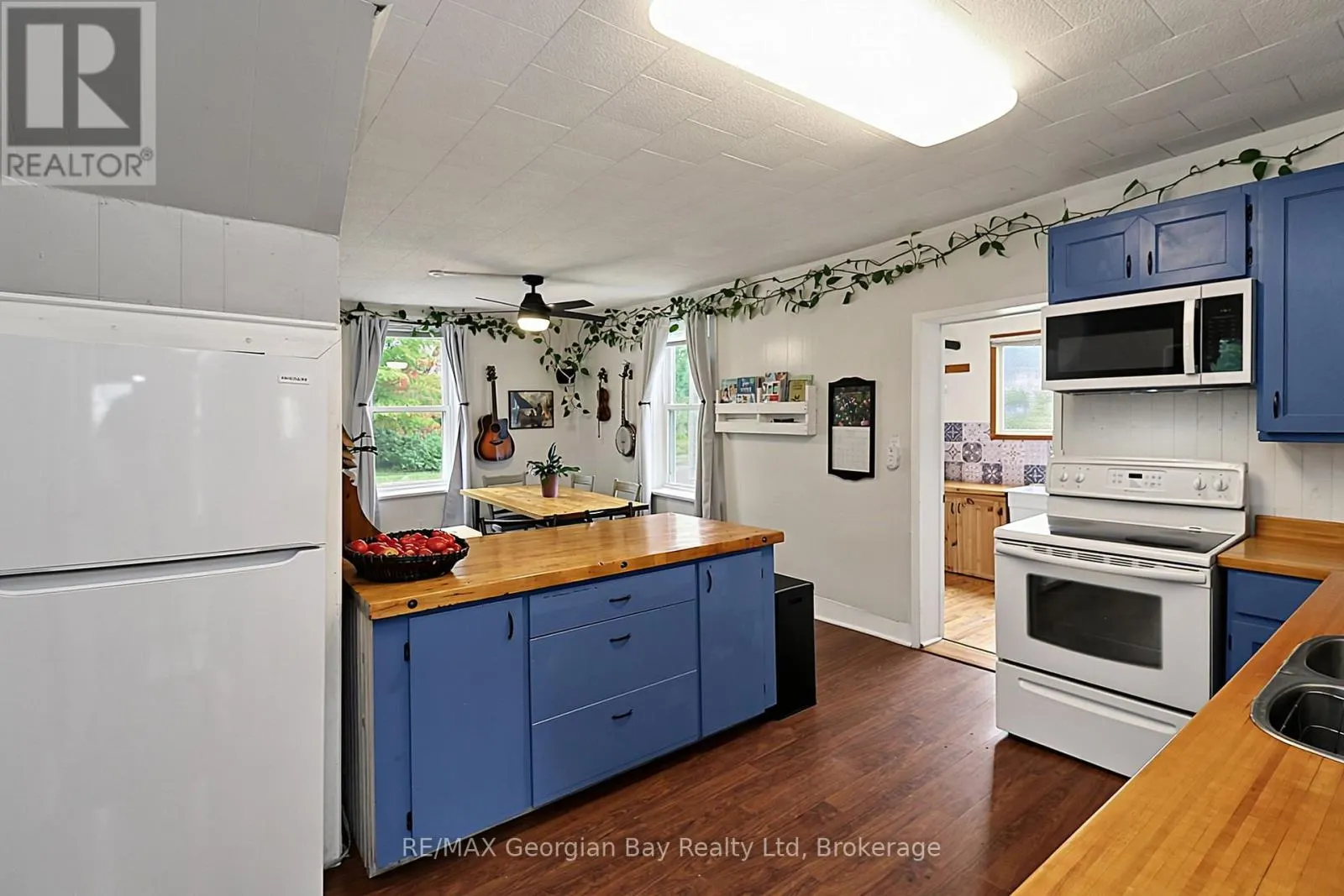 154 ROBERT STREET W
