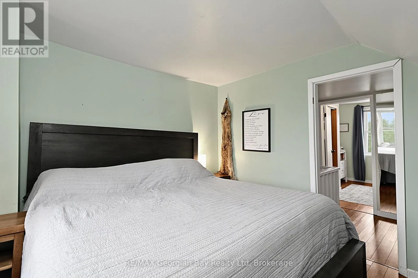 154 ROBERT STREET W