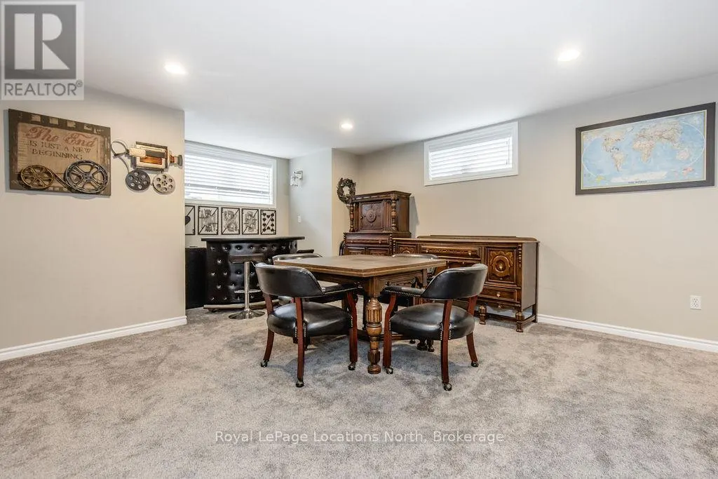 1094 RIVER ROAD W