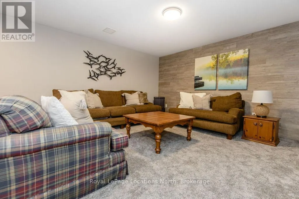 1094 RIVER ROAD W
