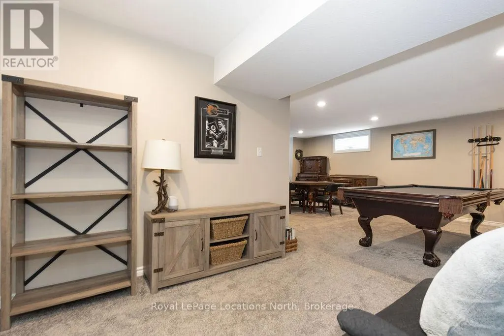 1094 RIVER ROAD W