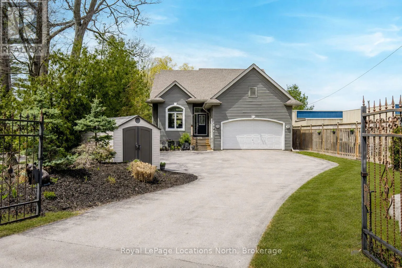 1094 RIVER ROAD W