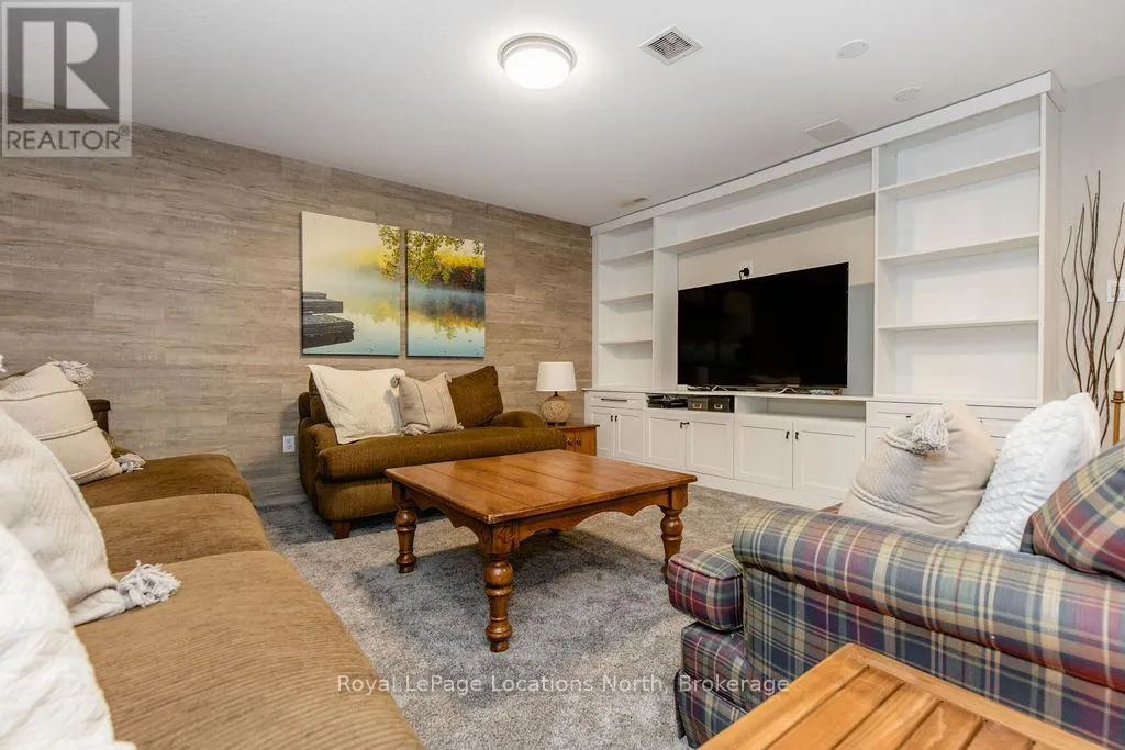1094 RIVER ROAD W