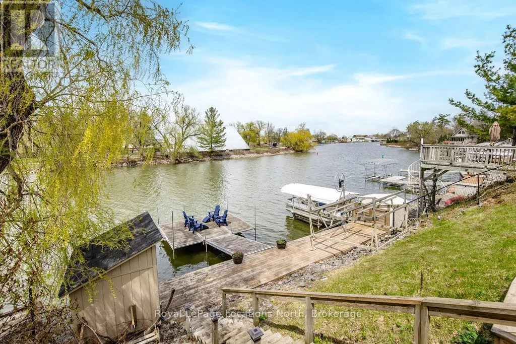 1094 RIVER ROAD W