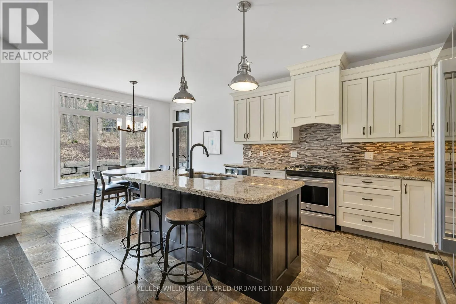 25 HERON BOULEVARD