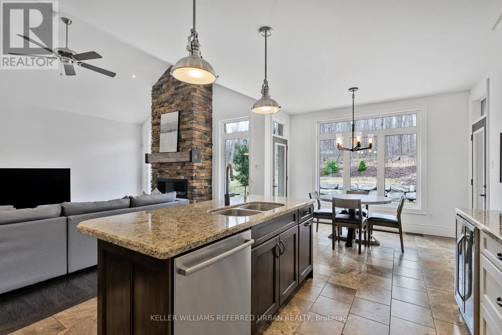 25 HERON BOULEVARD