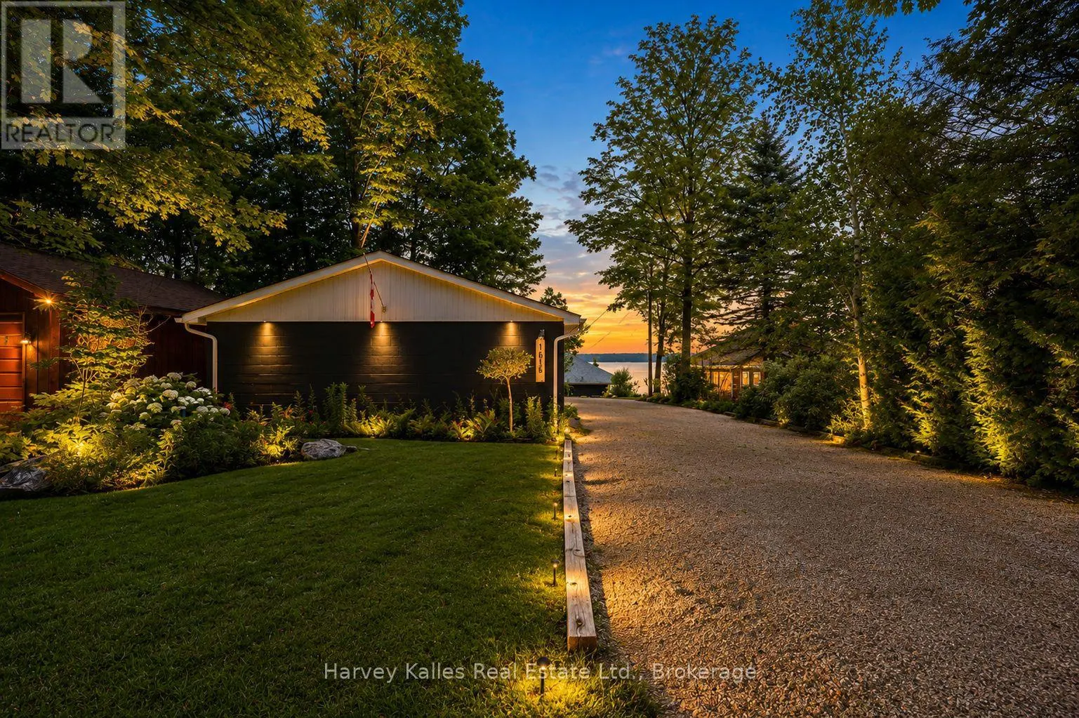 1515 CHAMPLAIN ROAD