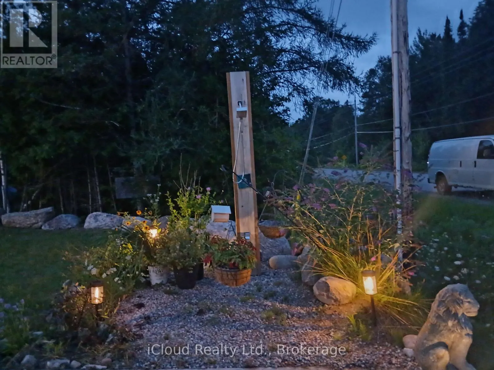 2216 CHAMPLAIN ROAD