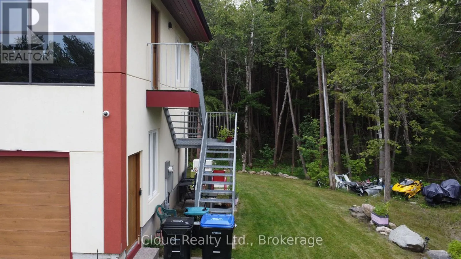 2216 CHAMPLAIN ROAD