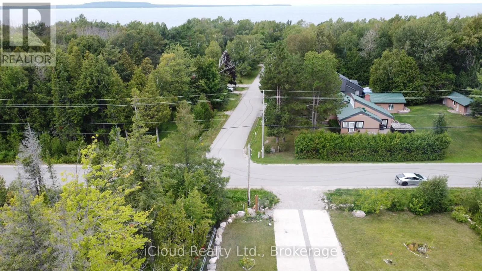 2216 CHAMPLAIN ROAD