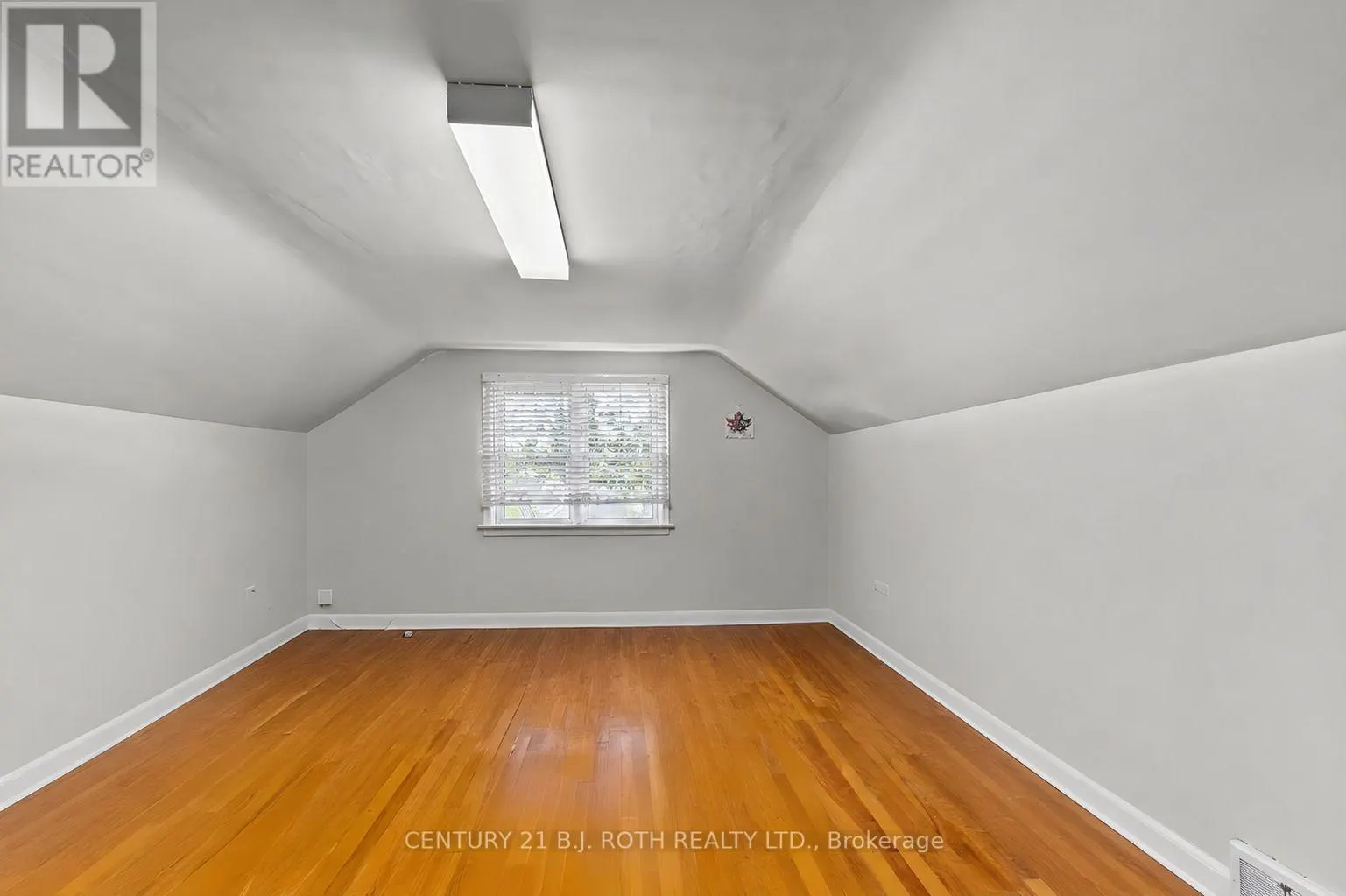 328 COLBORNE STREET W