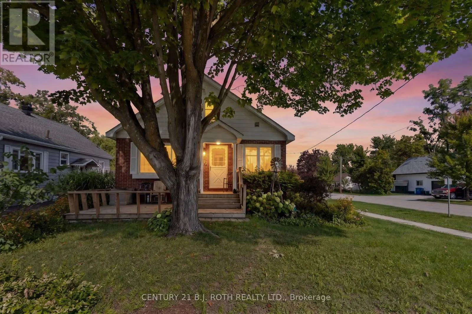 328 COLBORNE STREET W