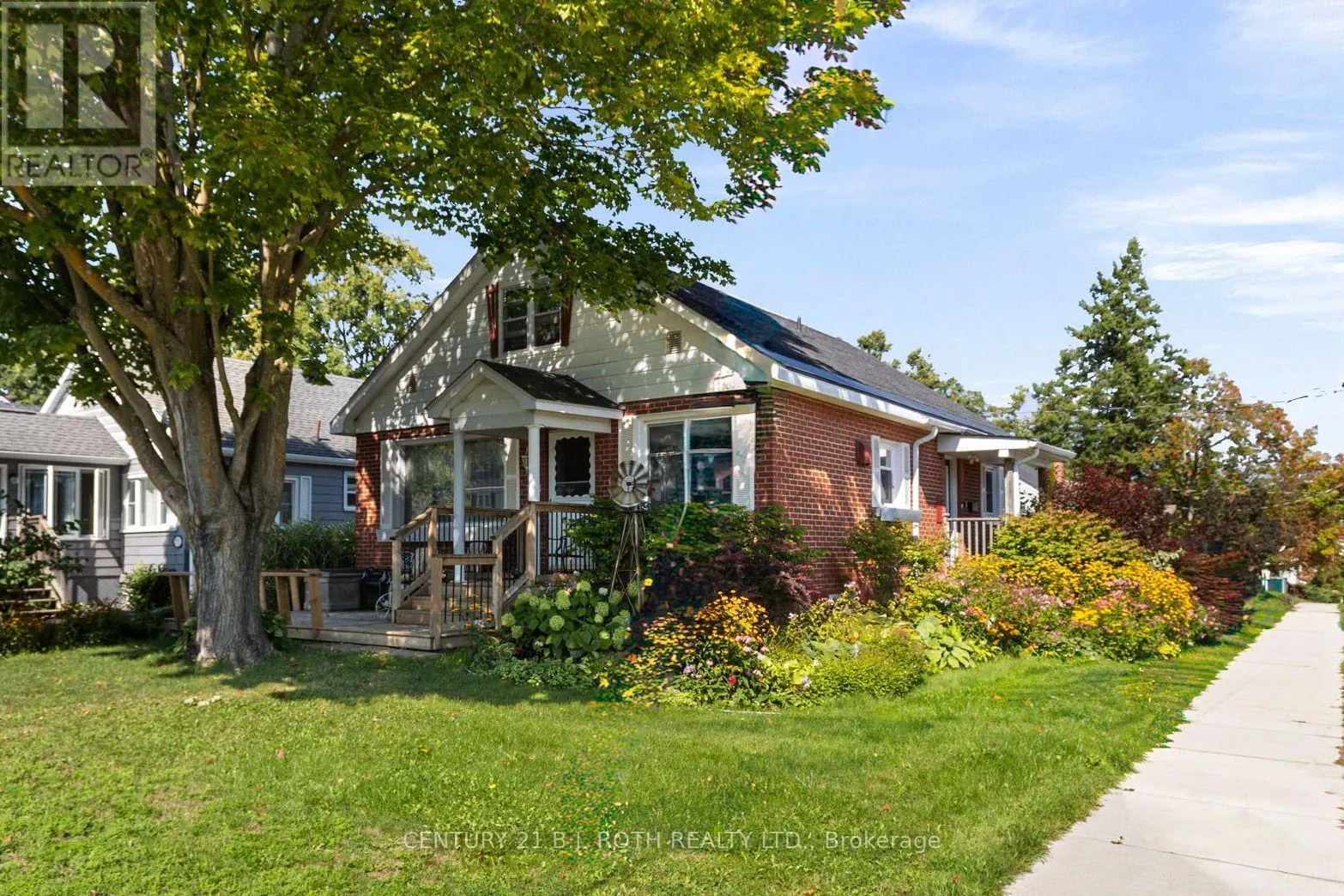 328 COLBORNE STREET W