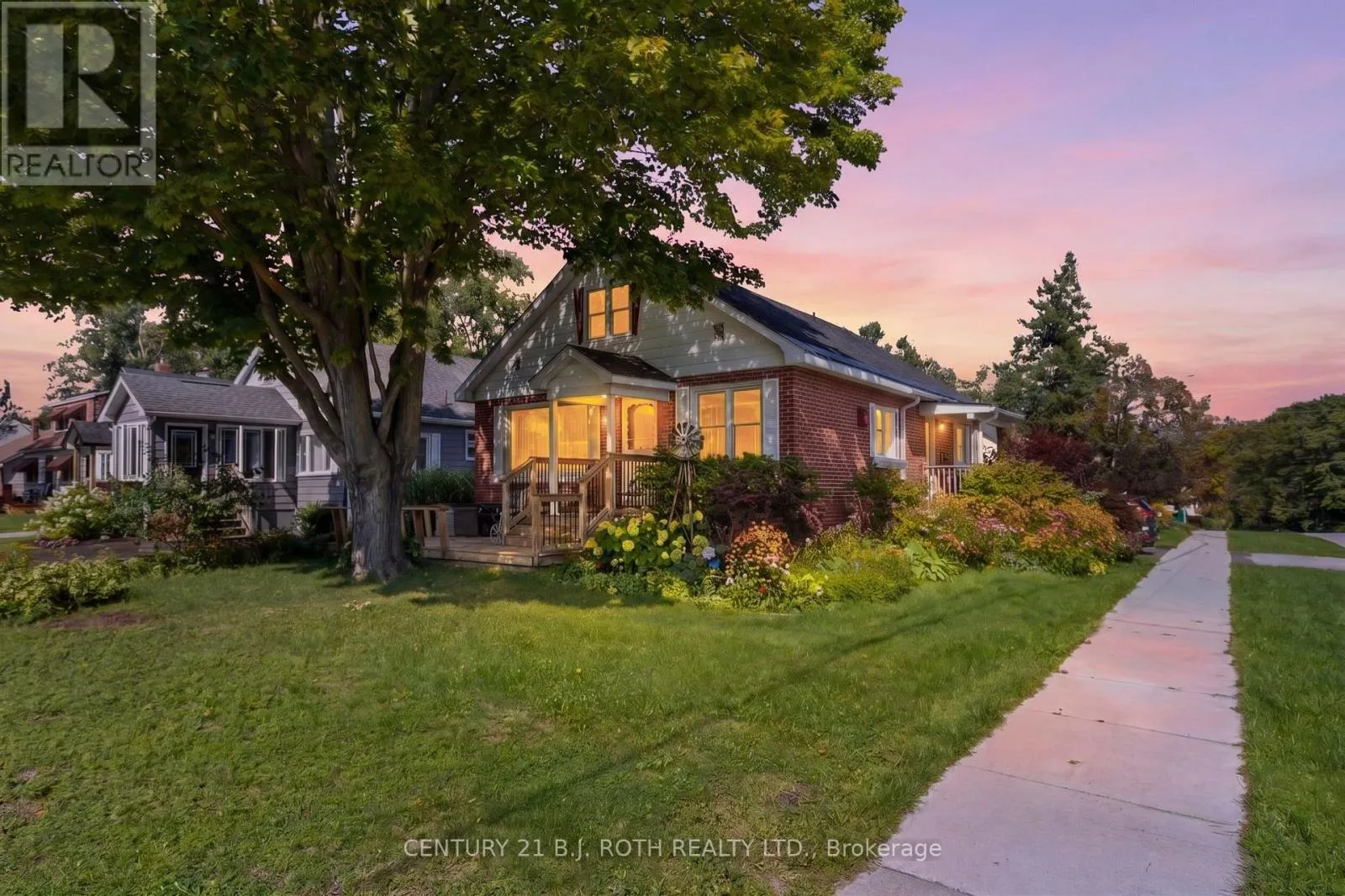 328 COLBORNE STREET W