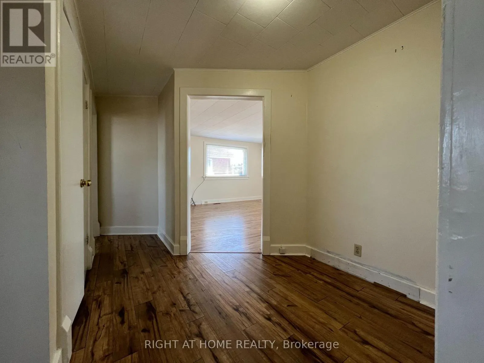 APARTMENT A - 32 MATCHEDASH STREET N