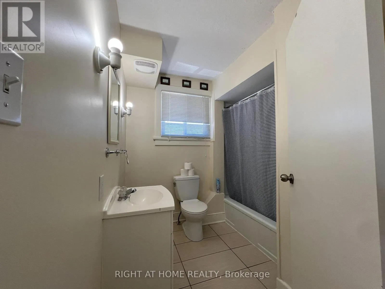 APARTMENT A - 32 MATCHEDASH STREET N