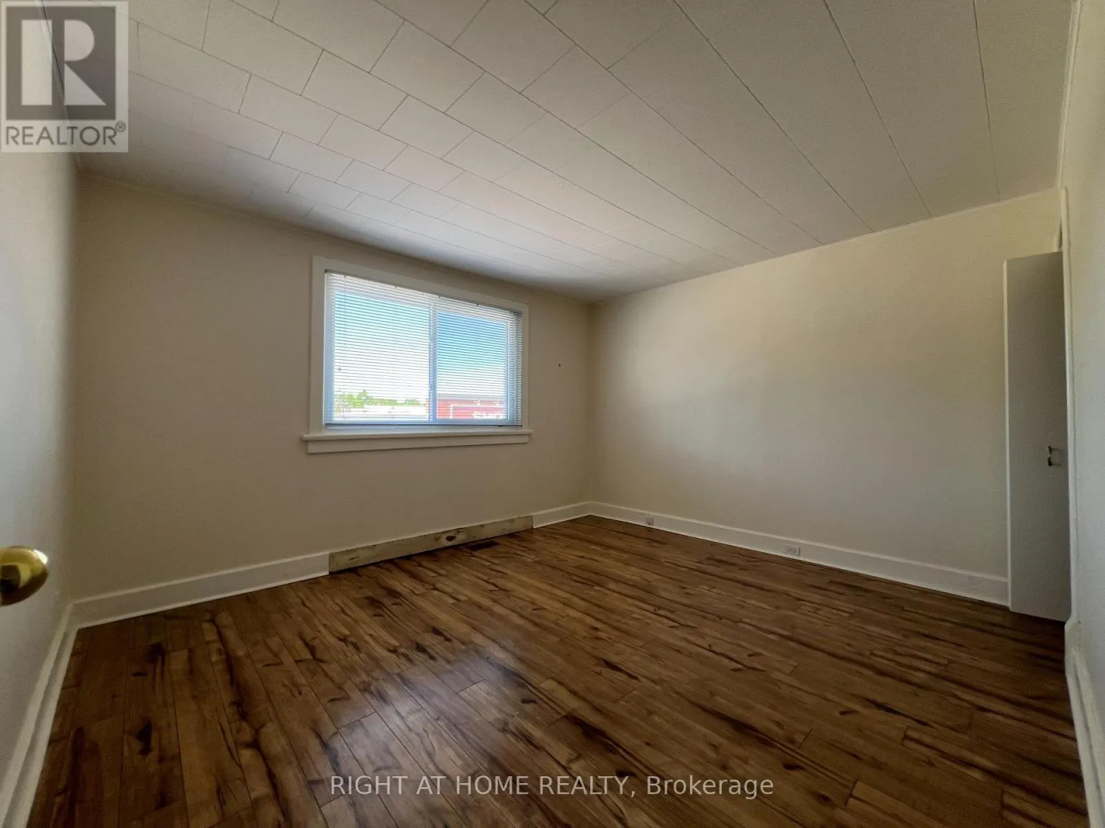 APARTMENT A - 32 MATCHEDASH STREET N