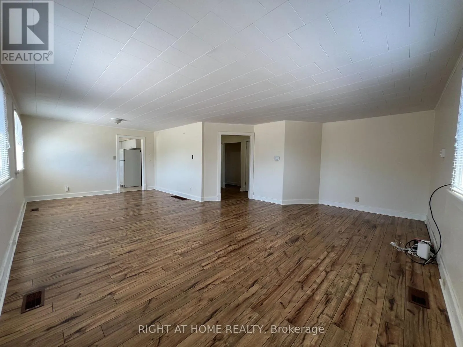 APARTMENT A - 32 MATCHEDASH STREET N