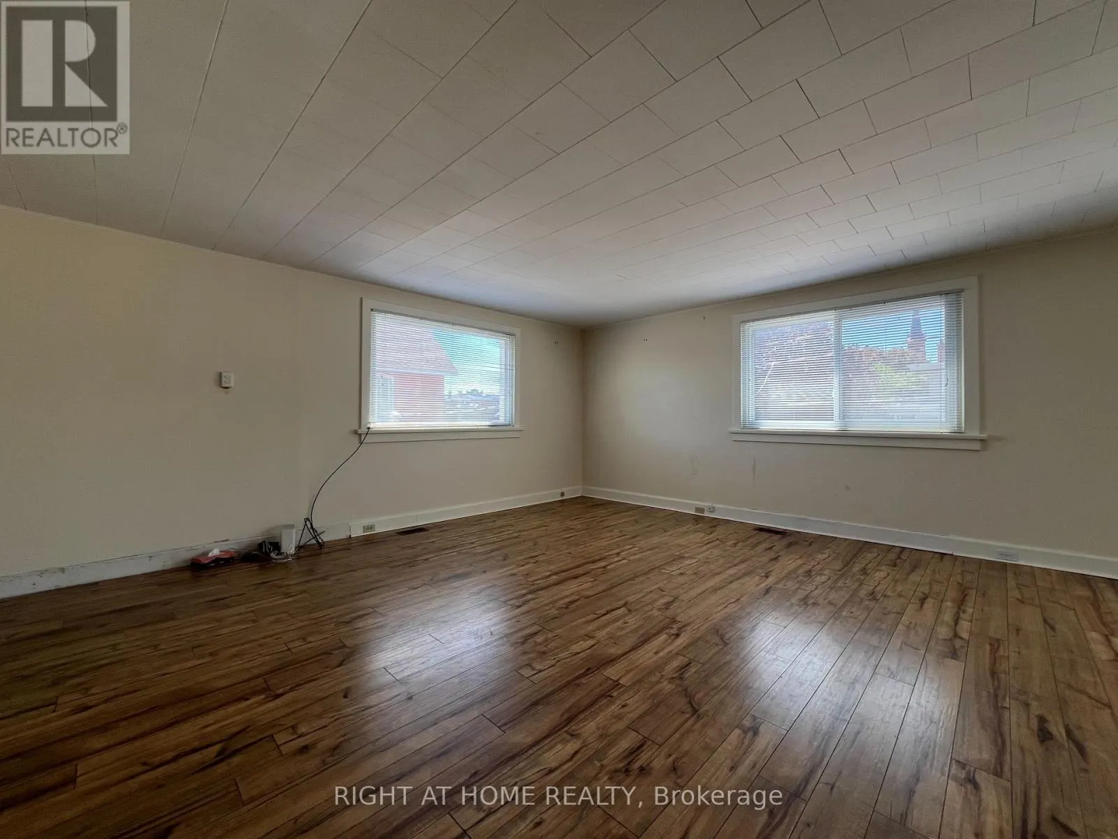 APARTMENT A - 32 MATCHEDASH STREET N