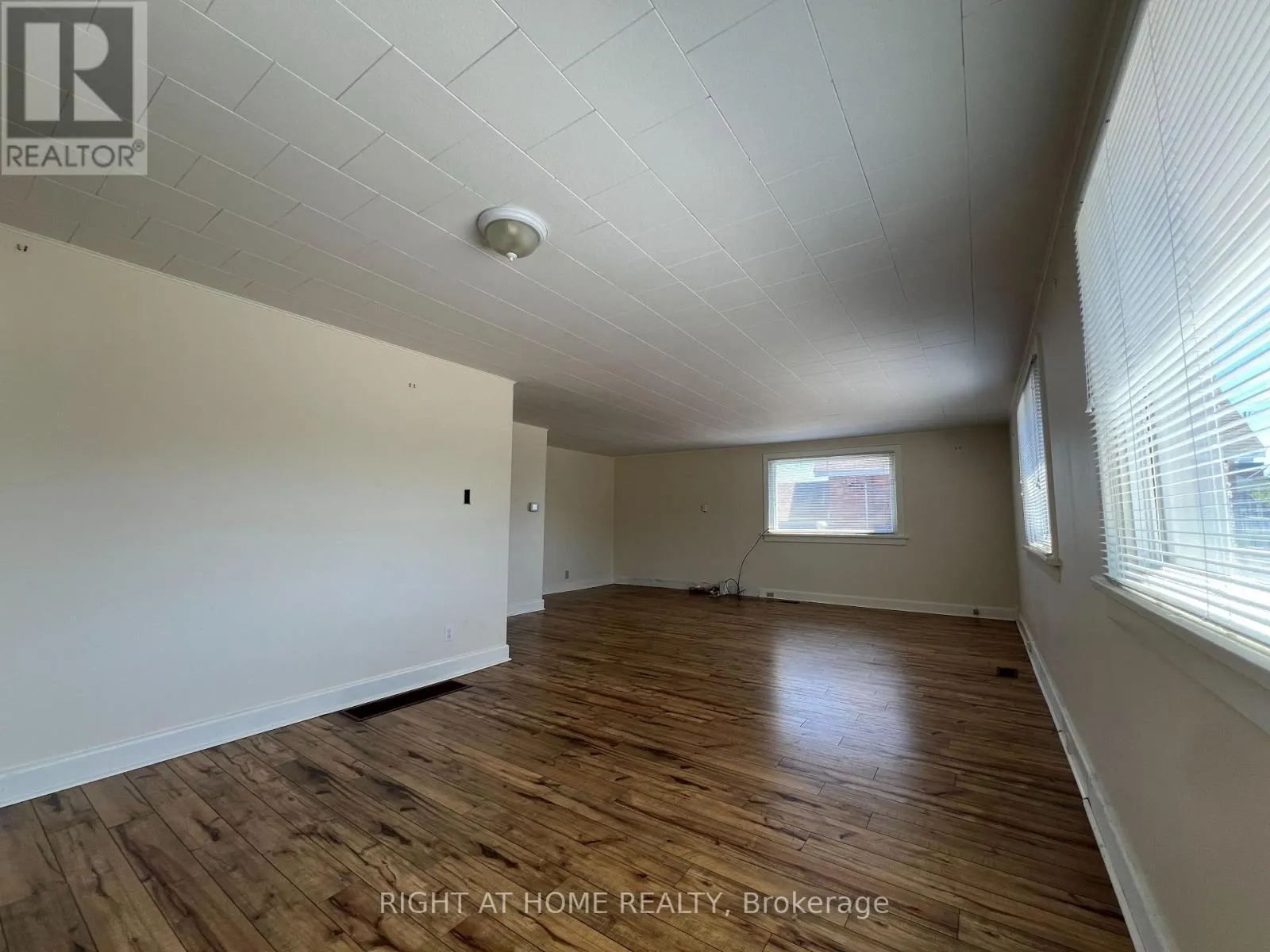 APARTMENT A - 32 MATCHEDASH STREET N